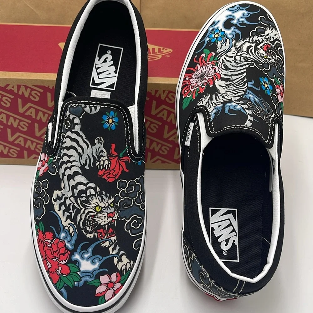 Vans WMNS Black Slip-On Shoes with Floral and Tiger Design Classic Slip On Snkrs - Picture 2 of 16